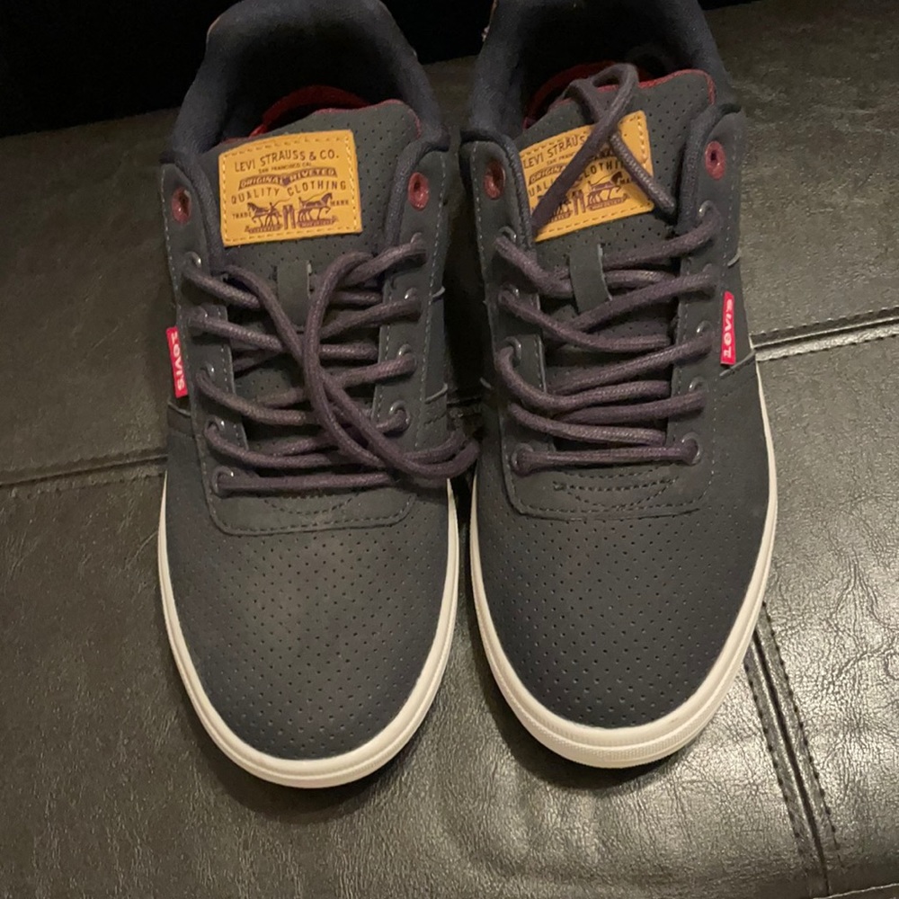 New Levi’s sz 8 men’s shoes